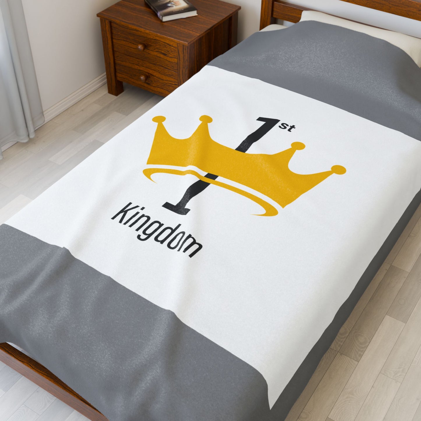 Royal Crown Plush Blanket - Cozy Gift for Baby Showers, Birthdays, Nursery Decor, Bedding, Kids' Room