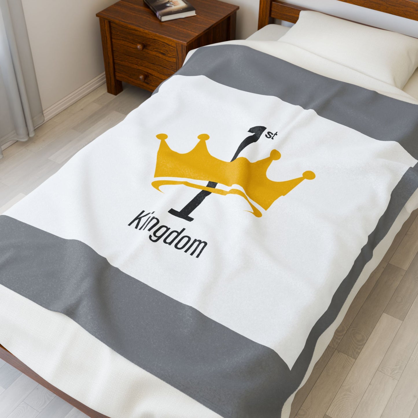 Royal Crown Plush Blanket - Cozy Gift for Baby Showers, Birthdays, Nursery Decor, Bedding, Kids' Room